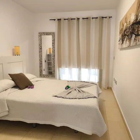 Vivienda Con Piscina En El Apartamento *