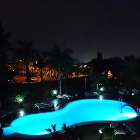 Vivienda Con Piscina En El Apartment